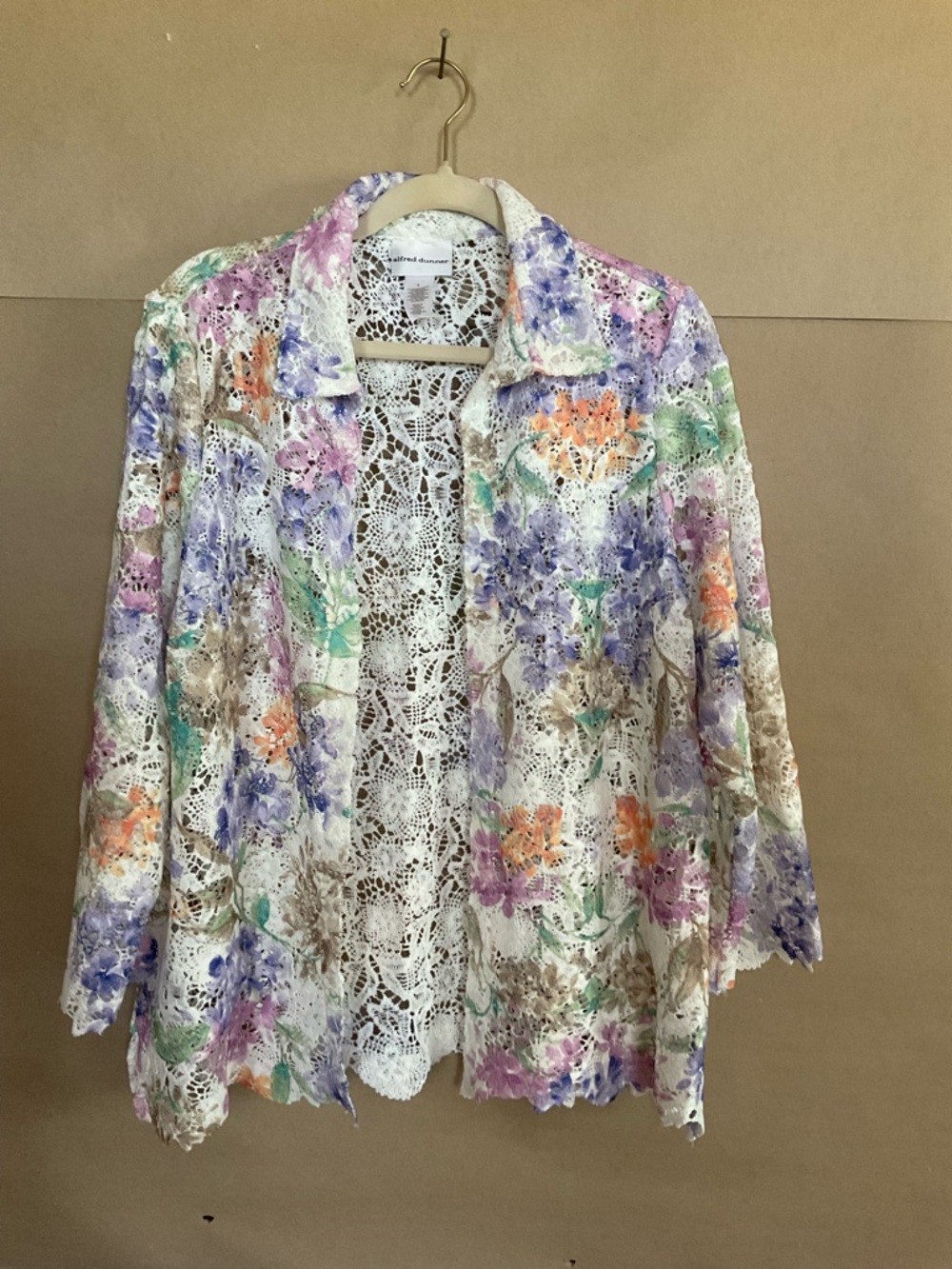 Alfred Dunner crocheted top. Floral. Size L.
